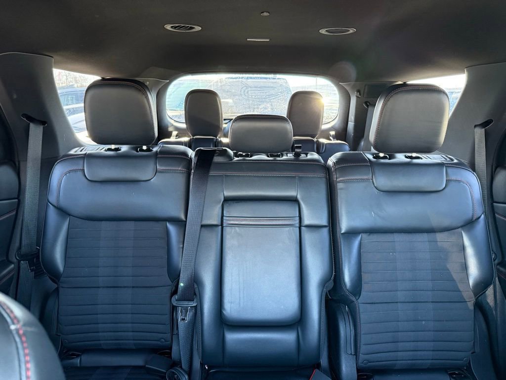 Used 2025 Ford Explorer ST-Line w/ ST-Line Street Pack image 41