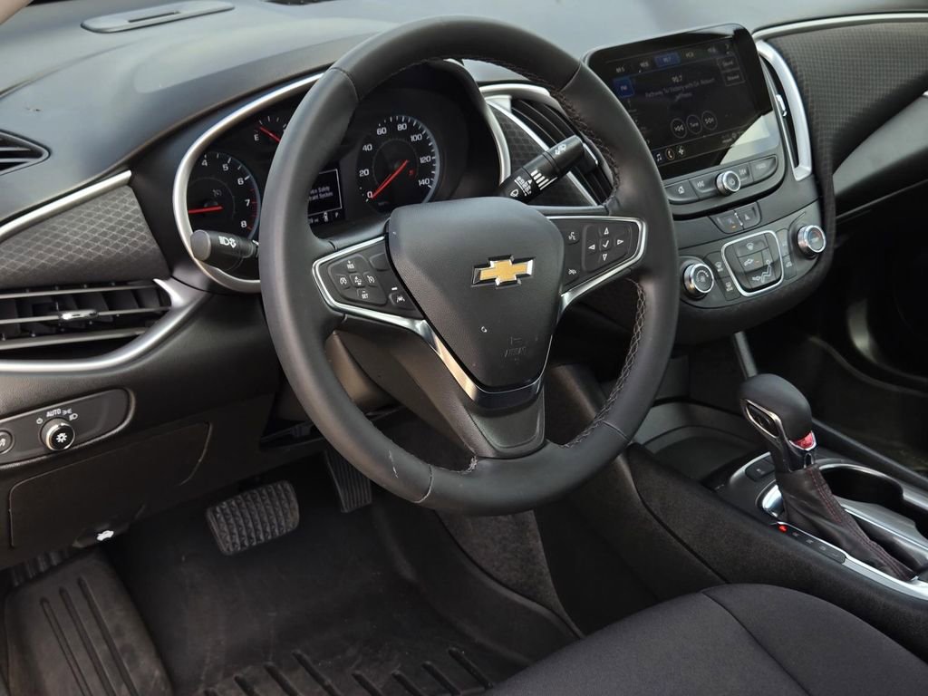Used 2025 Chevrolet Malibu RS image 25