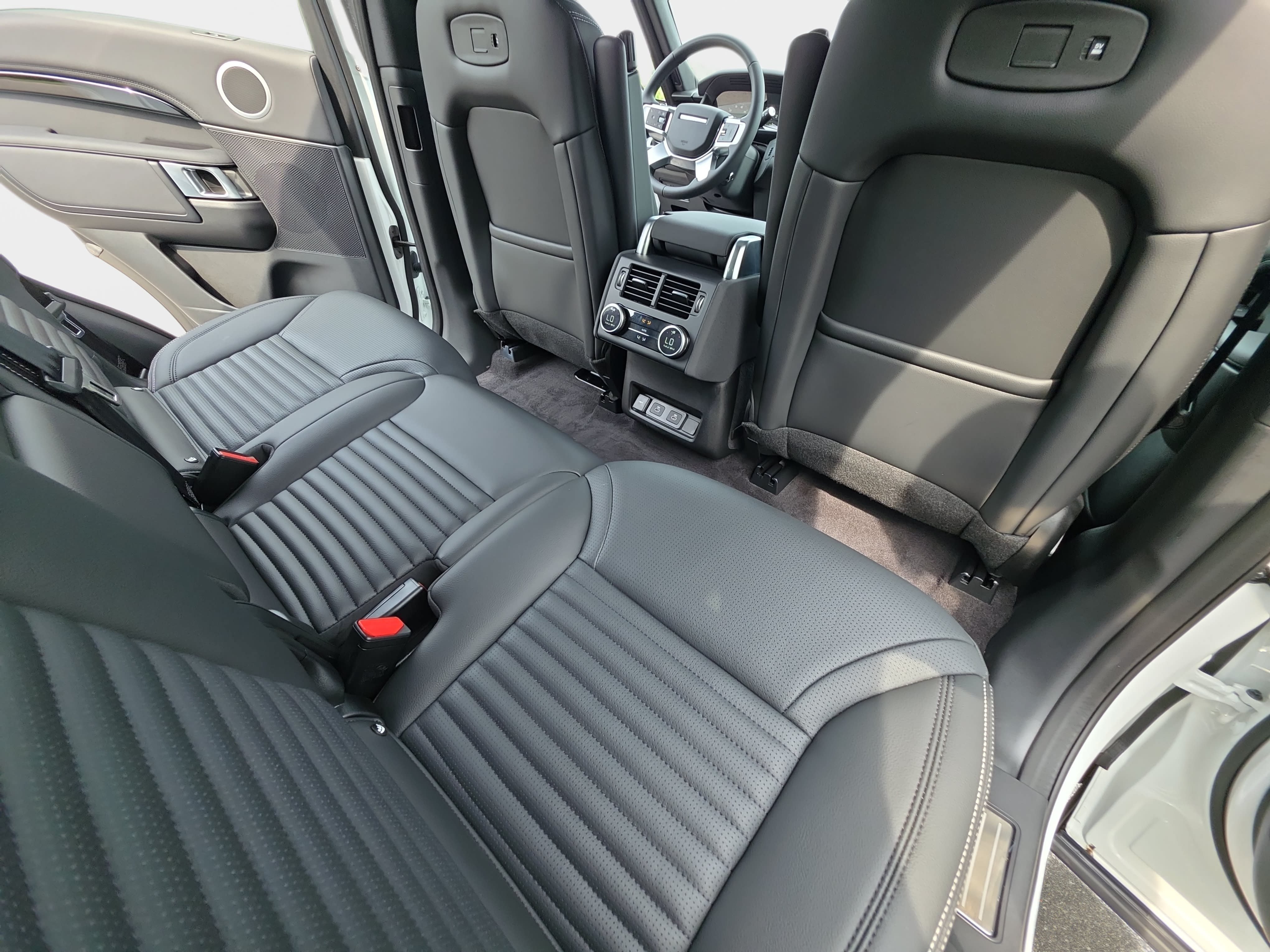 Certified 2025 Land Rover Discovery S AWD/4WD image 11