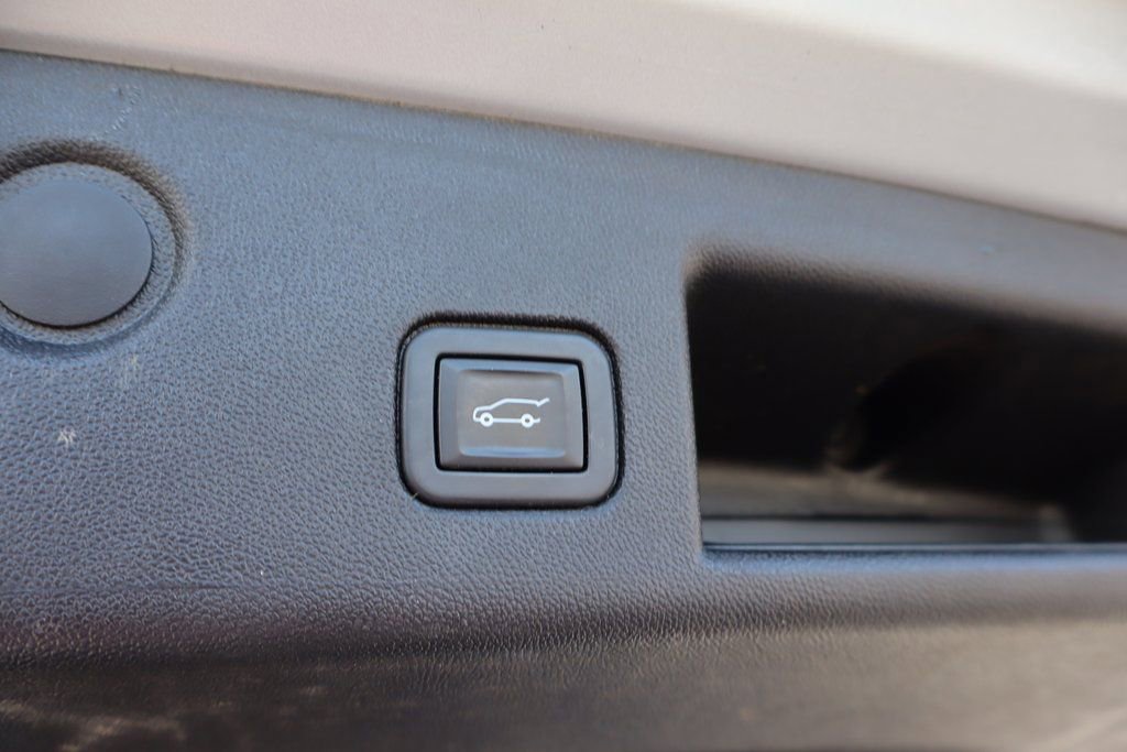 Used 2020 Chevrolet Equinox Premier w/ Premier Redline Edition image 24