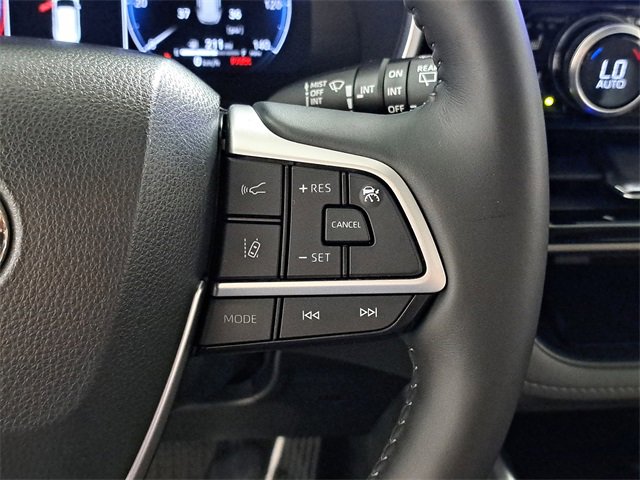 Used 2023 Toyota Highlander Limited image 26