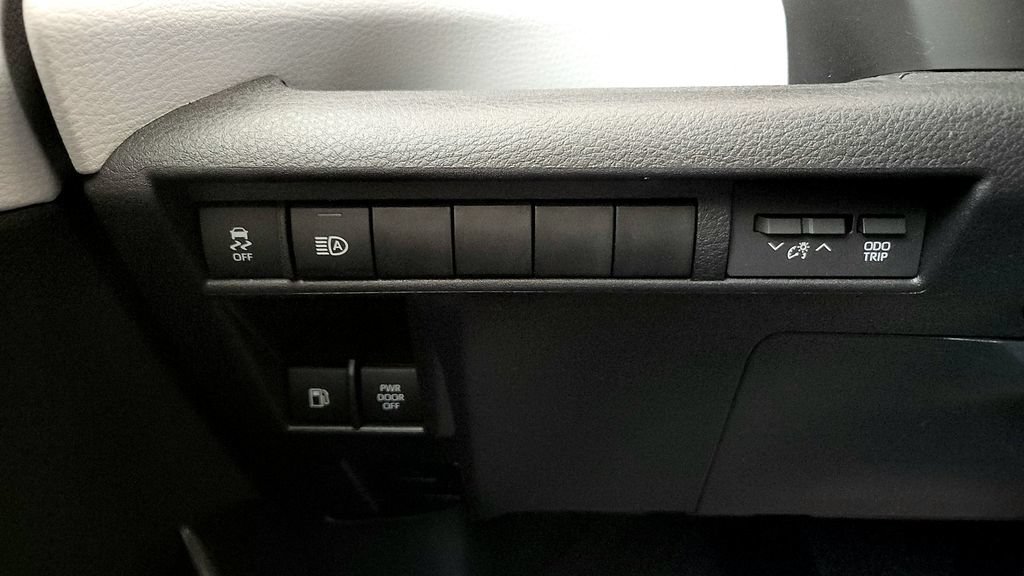 Certified 2025 Toyota Sienna LE AWD/4WD image 34