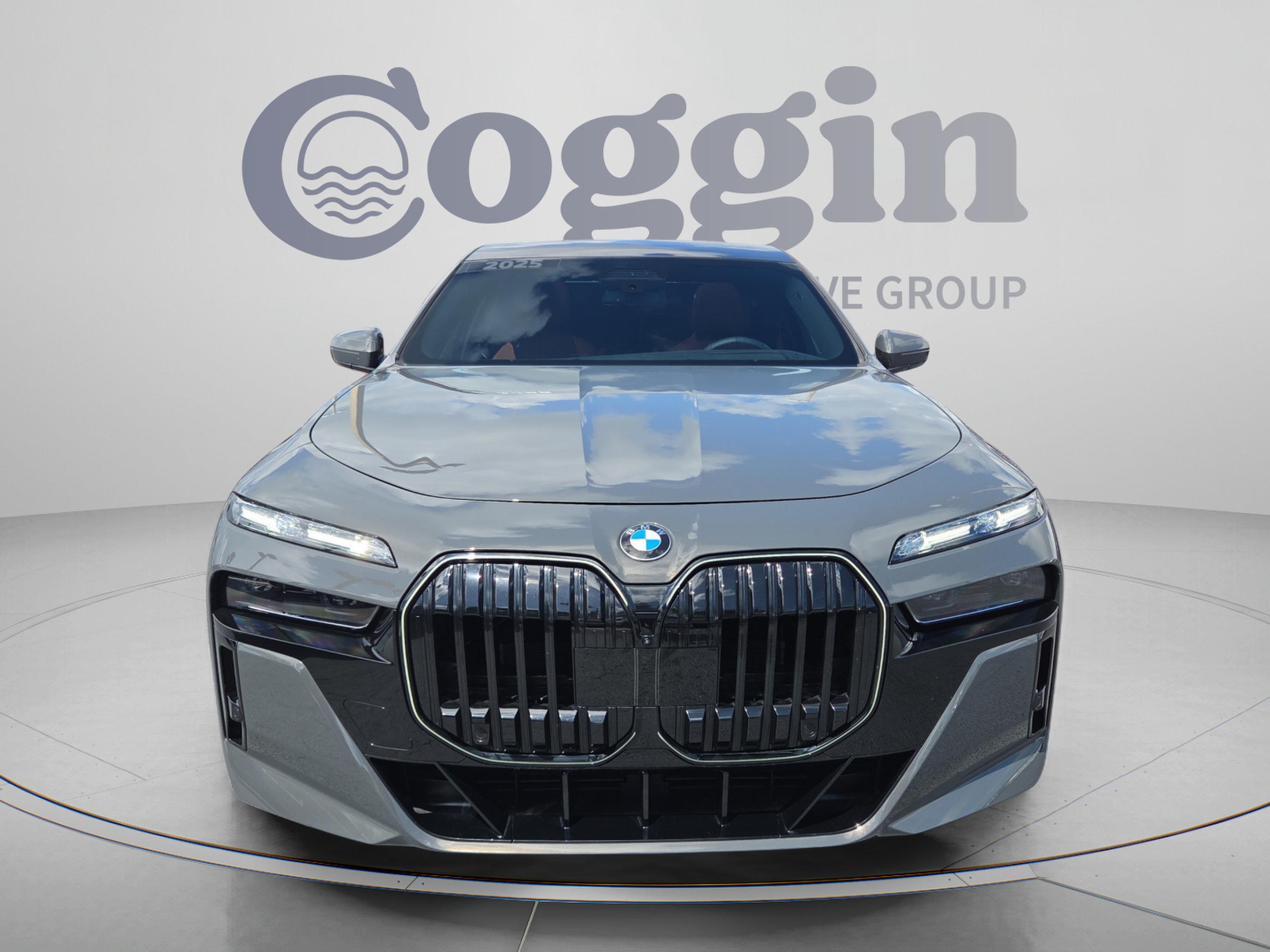 Certified 2025 BMW 760i xDrive w/ Executive Package AWD/4WD image 8