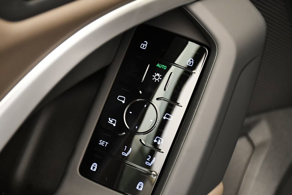 Used 2025 Audi Q5 Premium w/ Convenience Package image 31