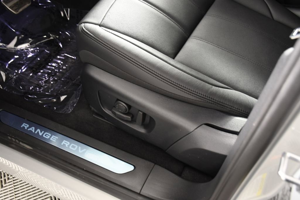 Certified 2026 Land Rover Range Rover Evoque Dynamic SE image 16