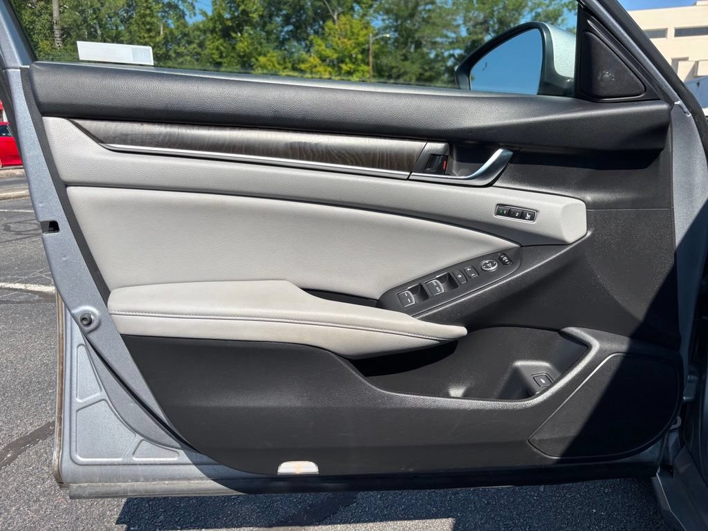 Used 2018 Honda Accord Touring image 17