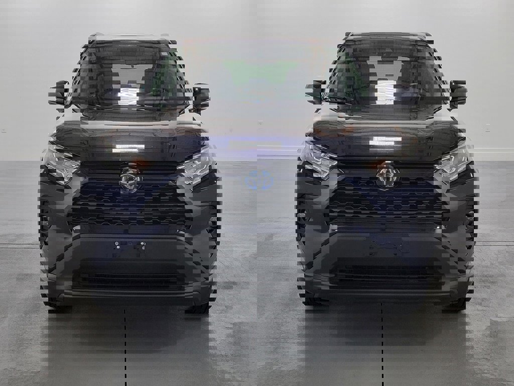 Used 2020 Toyota RAV4 XLE image 3