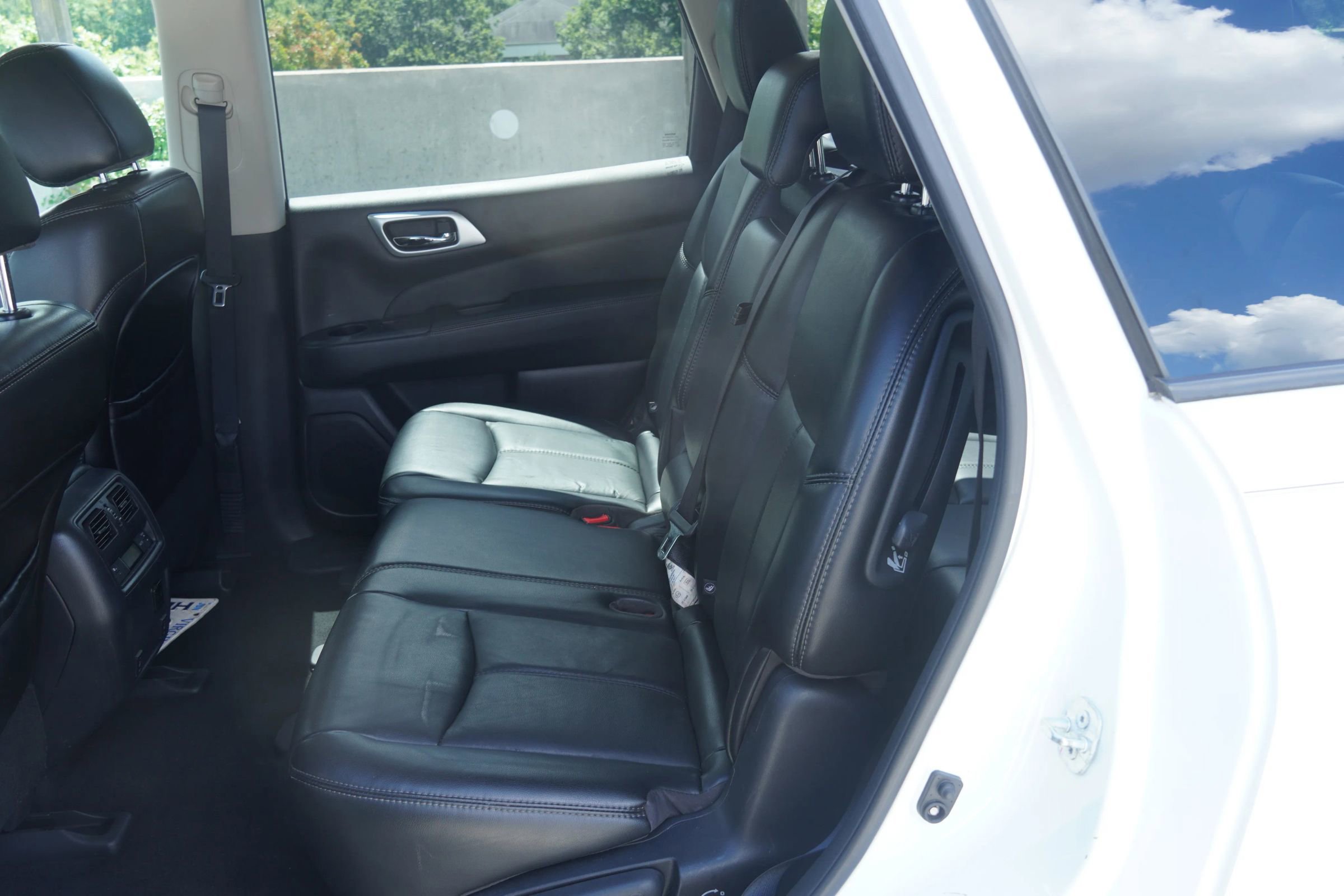 Used 2017 Nissan Pathfinder SL image 14