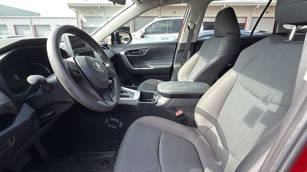 Used 2023 Toyota RAV4 LE FWD image 4