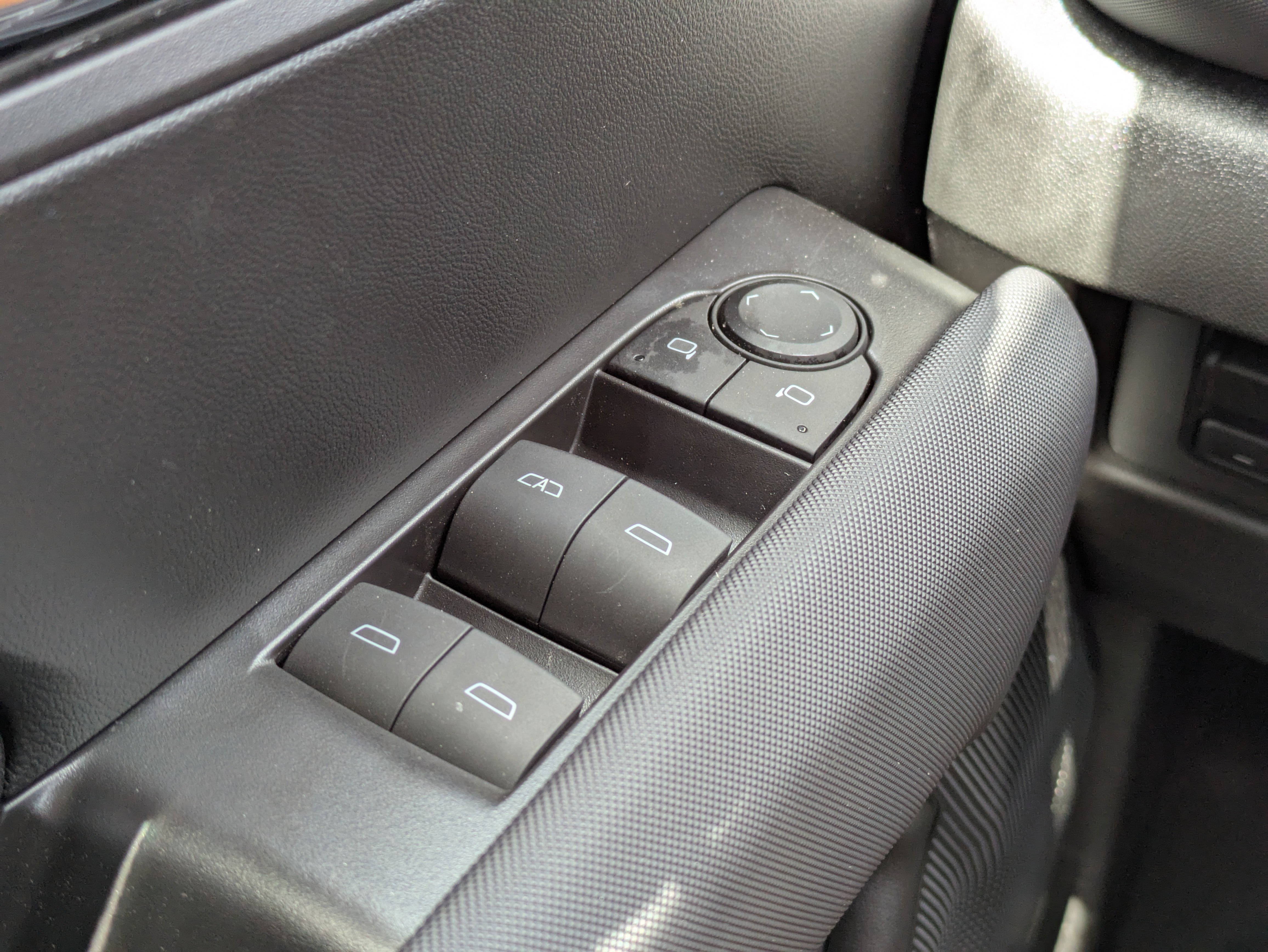 New 2024 Chevrolet Colorado Z71 w/ Z71 Convenience Package 2 image 16