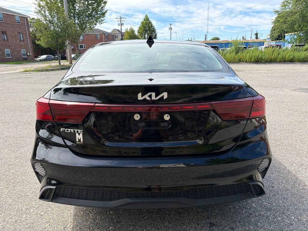 Certified 2022 Kia Forte LXS FWD image 6