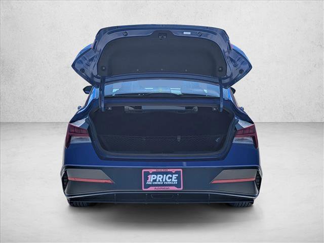 Used 2024 Hyundai Elantra SEL w/ Convenience Package image 6