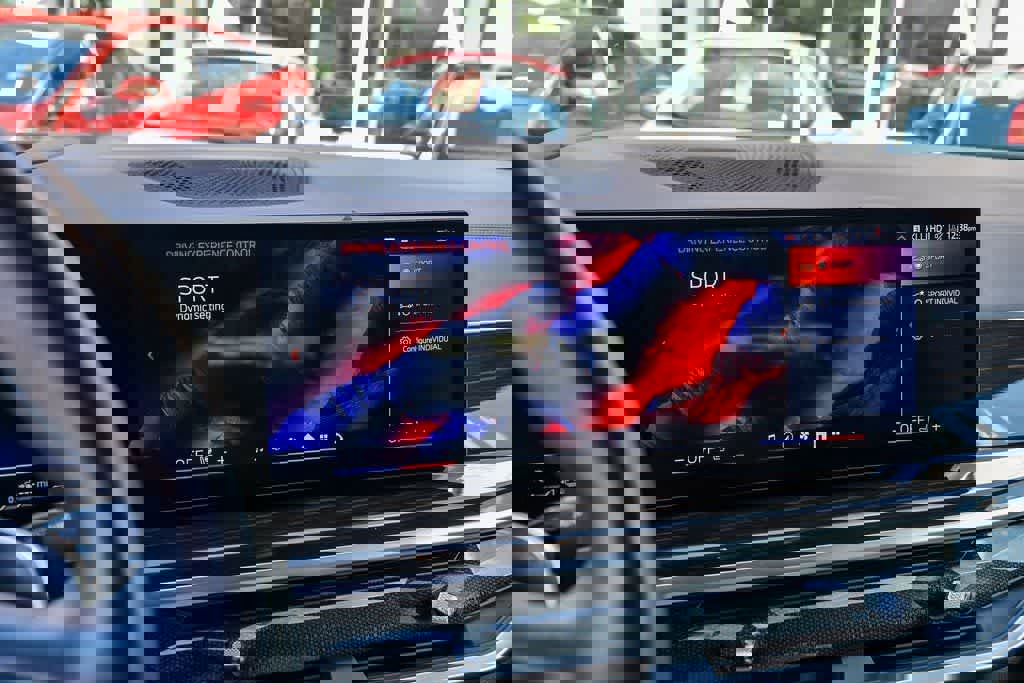 Used 2024 BMW X5 xDrive50e image 25