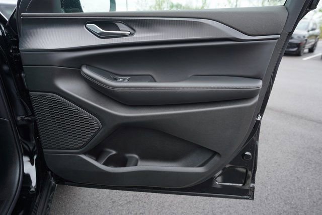 New 2025 Jeep Grand Cherokee Laredo X w/ Luxury Tech Group I image 18