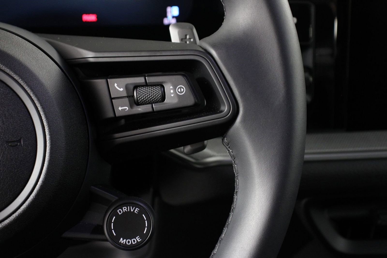 Certified 2025 Porsche Cayenne image 15