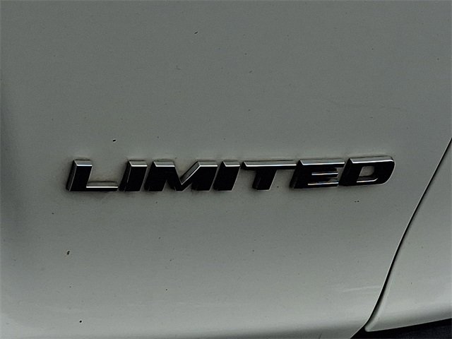 Used 2019 Jeep Cherokee Limited image 30