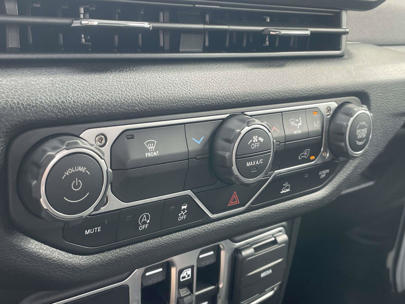 Used 2025 Jeep Gladiator Sport AWD/4WD image 18
