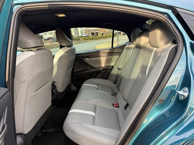 Used 2025 Toyota Camry SE w/ Convenience Package image 29