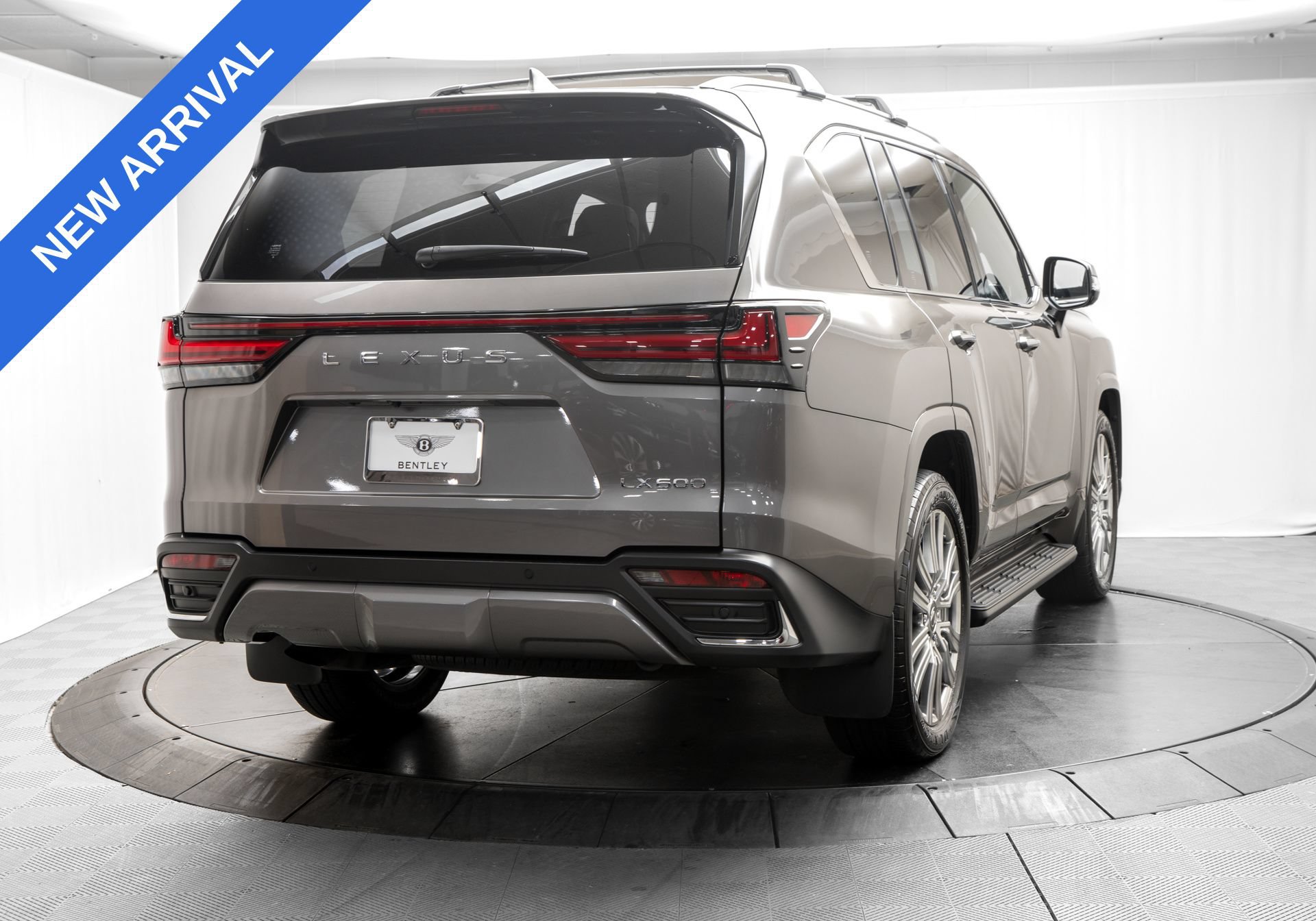 Used 2022 Lexus LX 600 4WD w/ Accessory Package (Z1) image 7
