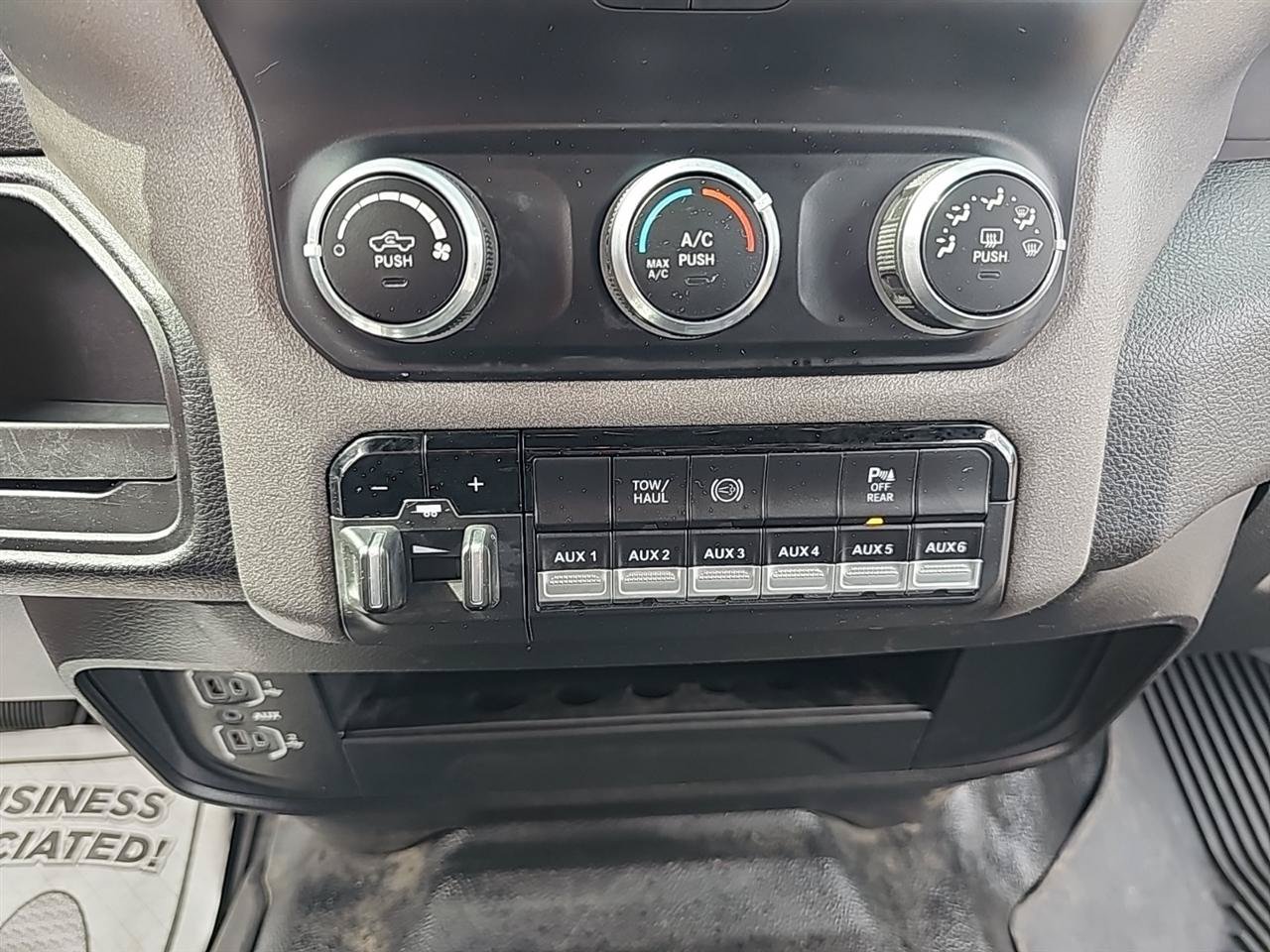 Used 2022 RAM 2500 Tradesman w/ Chrome Appearance Group RWD image 23