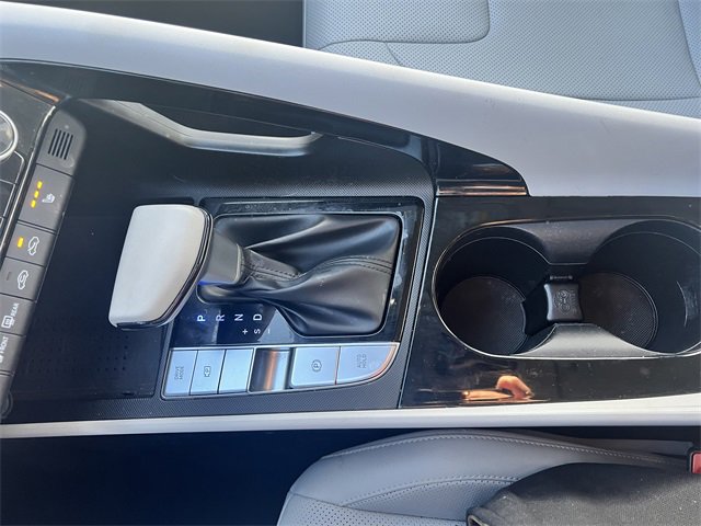 Used 2023 Hyundai Elantra Limited image 22