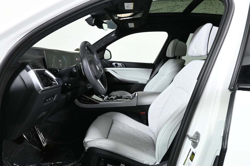 Certified 2026 BMW X7 xDrive40i w/ M Sport Package image 3