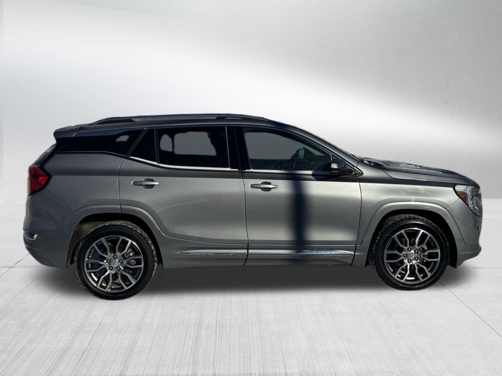Used 2023 GMC Terrain Denali w/ Denali Premium Package image 8