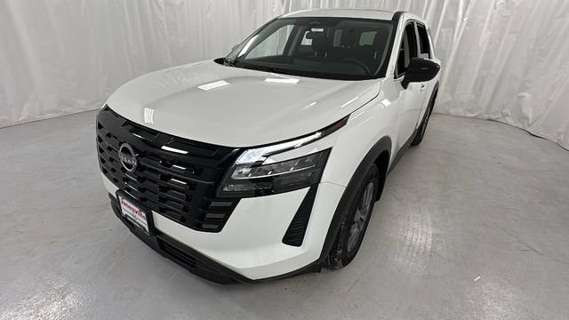 New 2026 Nissan Pathfinder S image 7