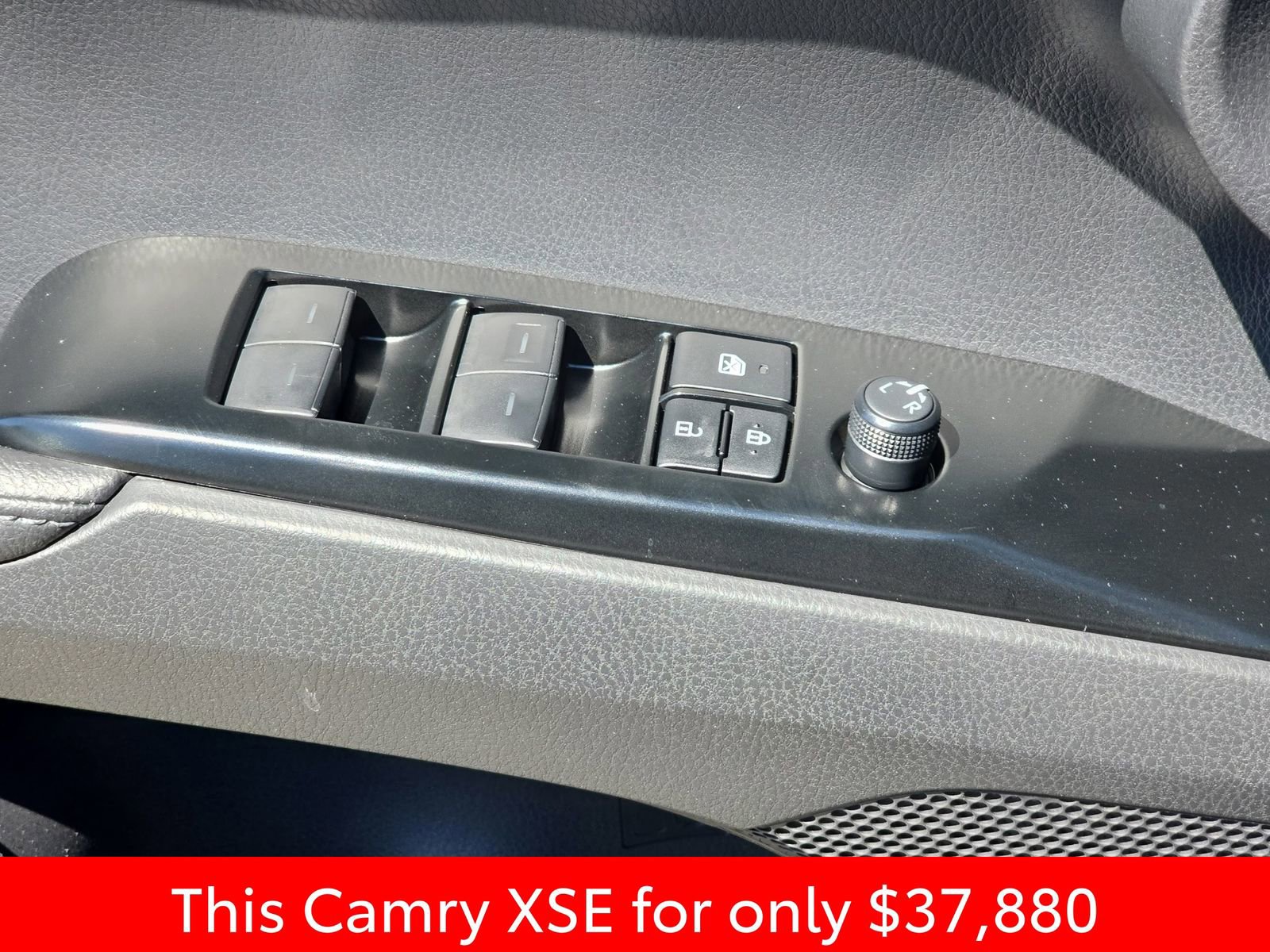Used 2025 Toyota Camry XSE FWD image 33