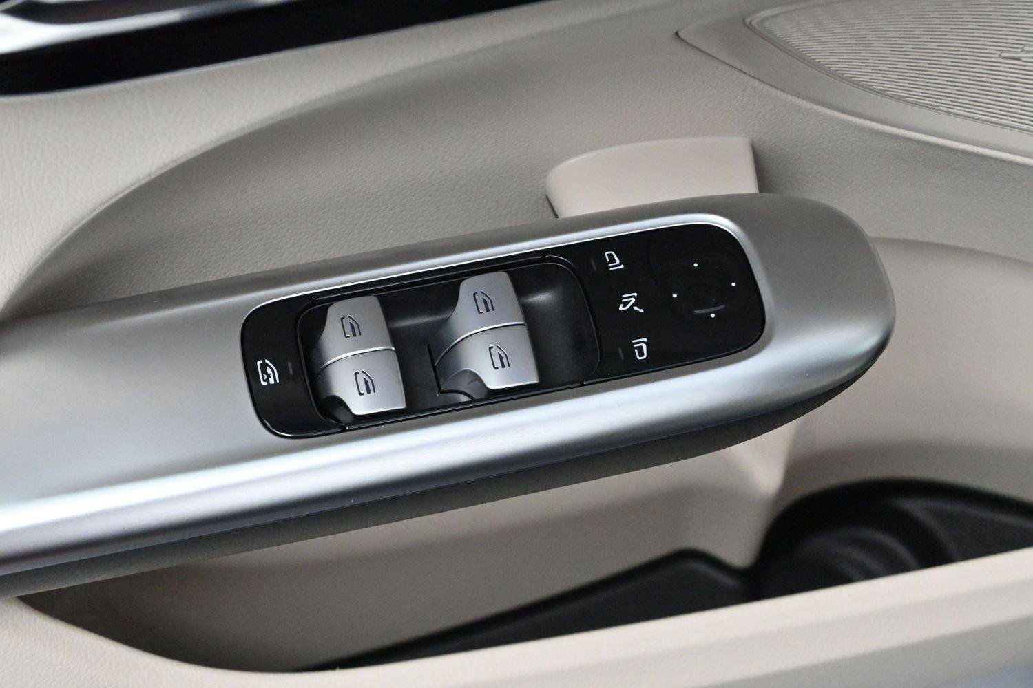 Used 2025 Mercedes-Benz C 300 4MATIC Sedan image 13