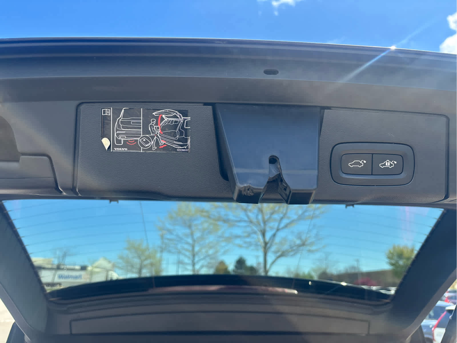 Used 2019 Volvo XC60 T6 Momentum w/ Multimedia Package AWD/4WD image 7