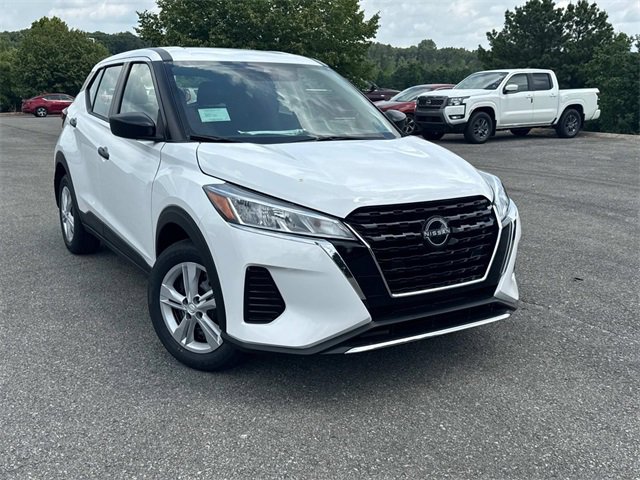 New 2025 Nissan Kicks Play S image 2