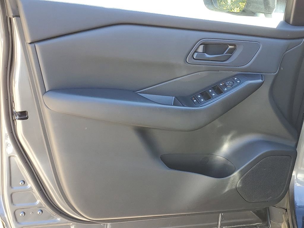 Used 2024 Nissan Rogue S image 8