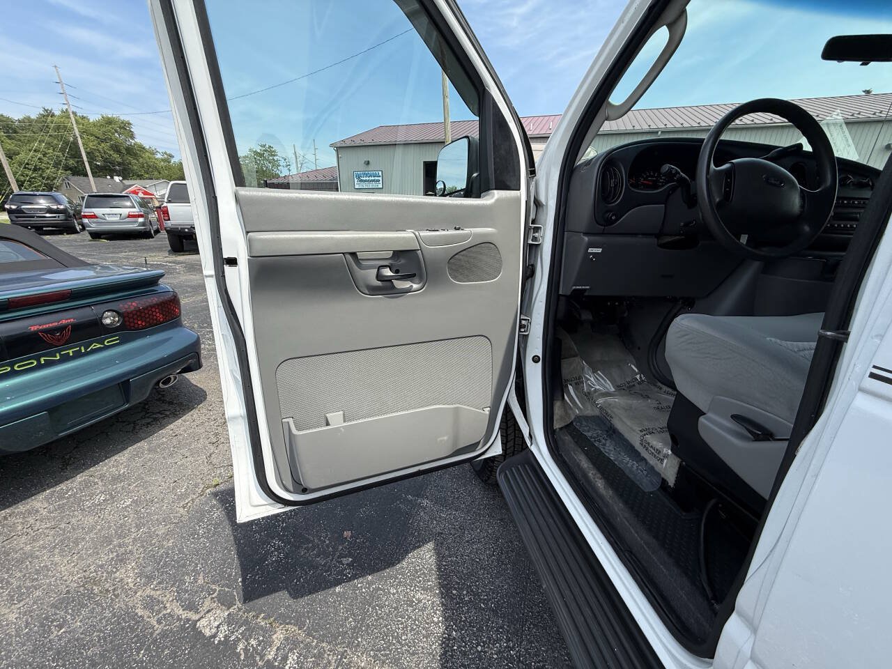 Used 2006 Ford E-350 and Econoline 350 XL RWD image 10