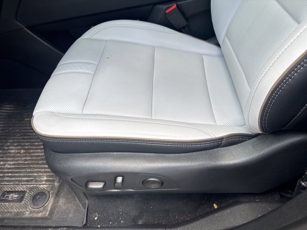 Used 2025 Chevrolet Traverse High Country image 16