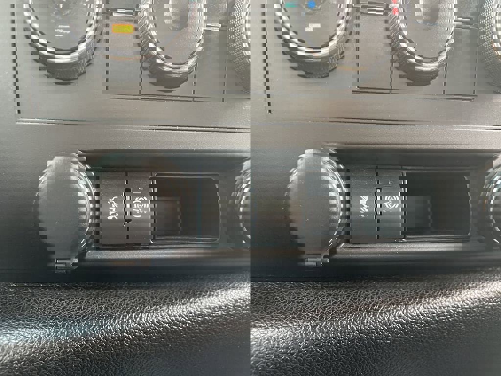 Used 2011 Chevrolet Silverado 3500 LT image 30