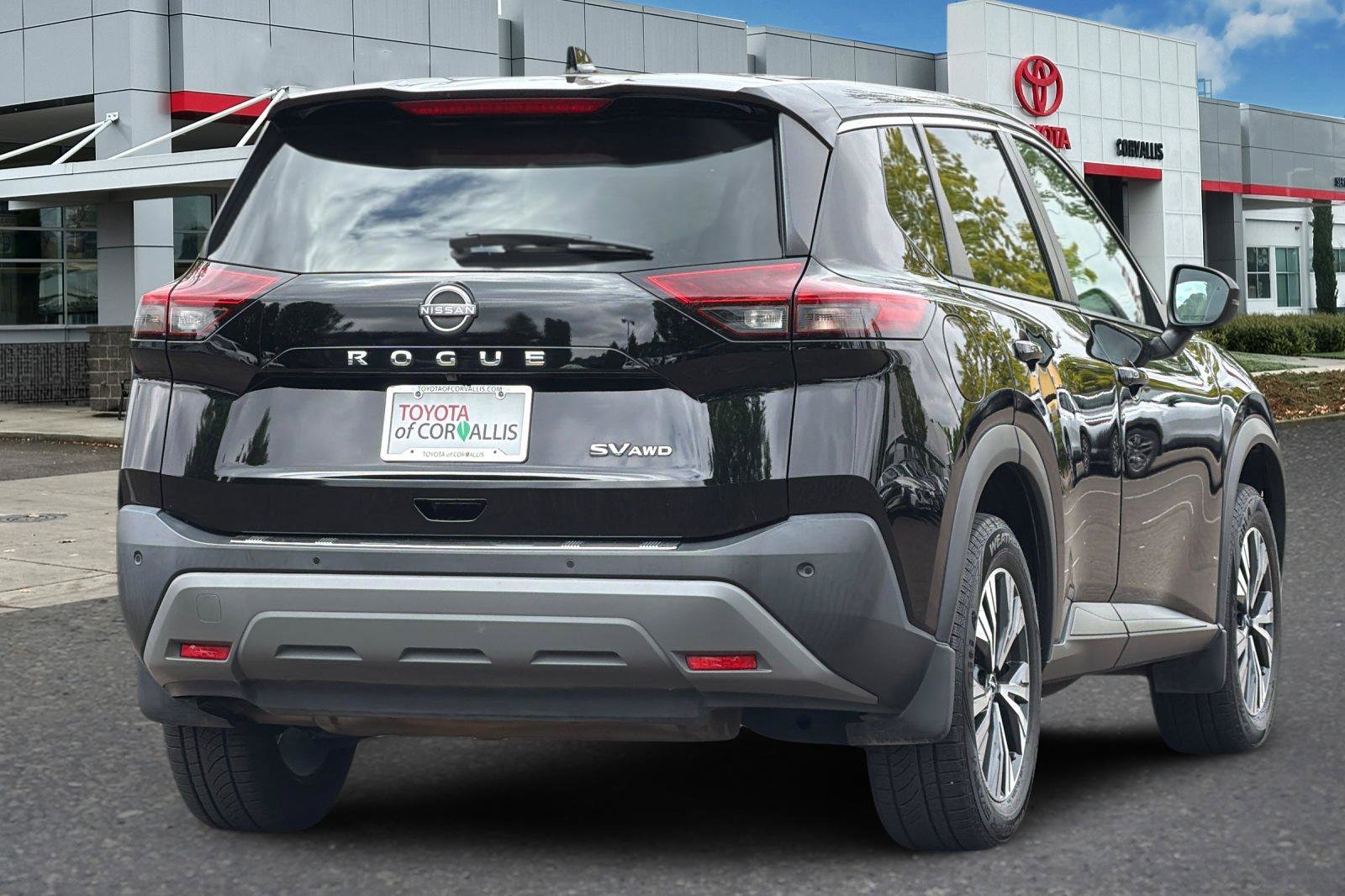 Used 2022 Nissan Rogue SV AWD/4WD image 4