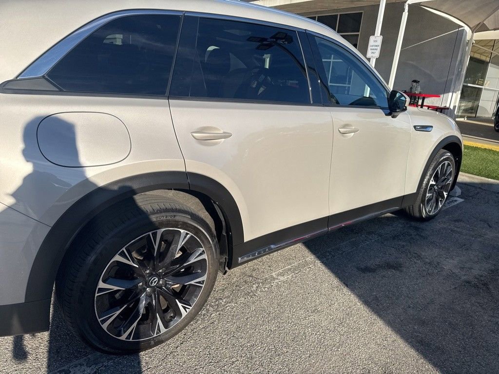 Used 2024 MAZDA CX-90 Plug-In Hybrid w/ Premium Pkg image 12