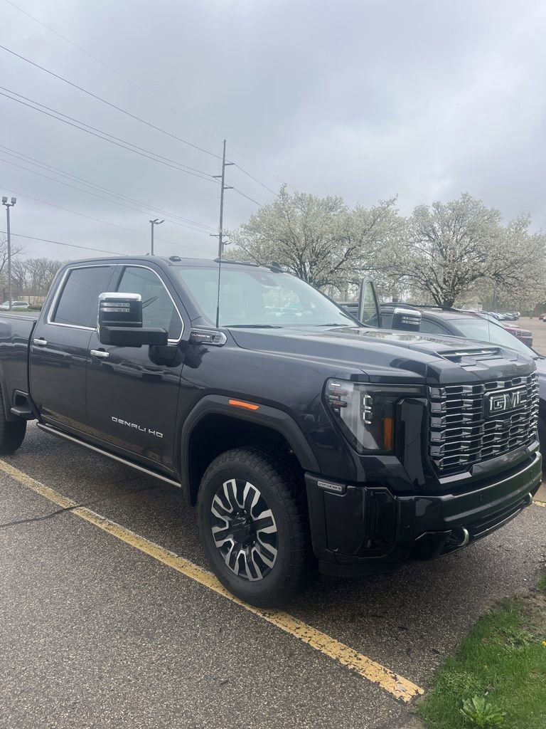 Used 2025 GMC Sierra 2500 Denali Ultimate AWD/4WD image 2