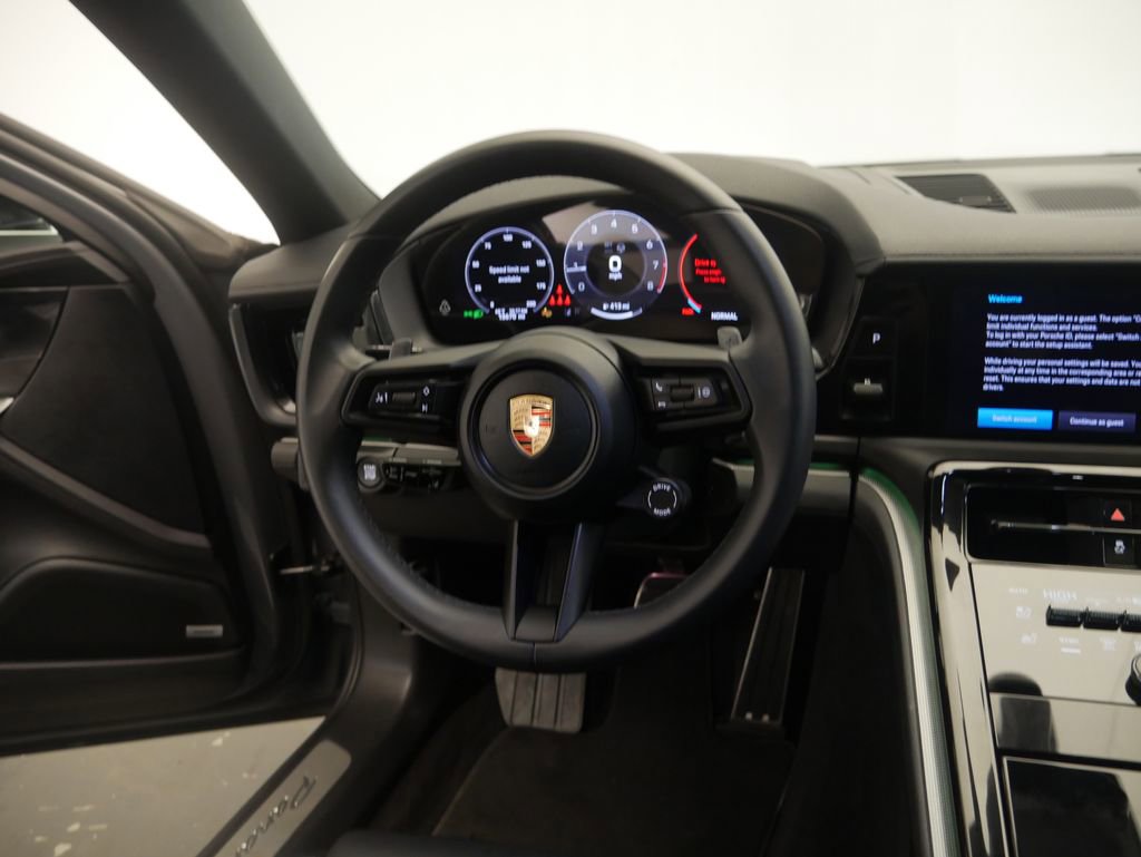 Certified 2025 Porsche Panamera 4 image 32