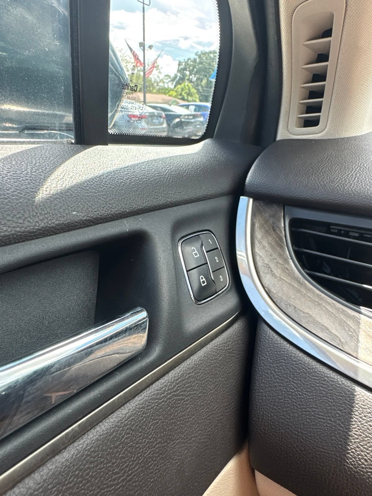 Used 2019 Lincoln MKC Reserve FWD image 22