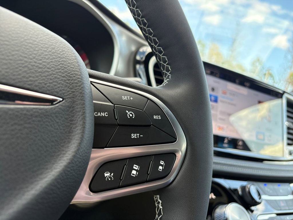 New 2026 Chrysler Pacifica Select image 18