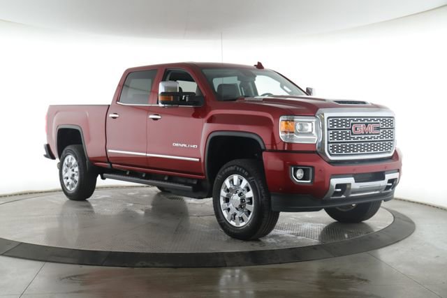 Used 2018 GMC Sierra 2500 Denali w/ Duramax Plus Package AWD/4WD image 2