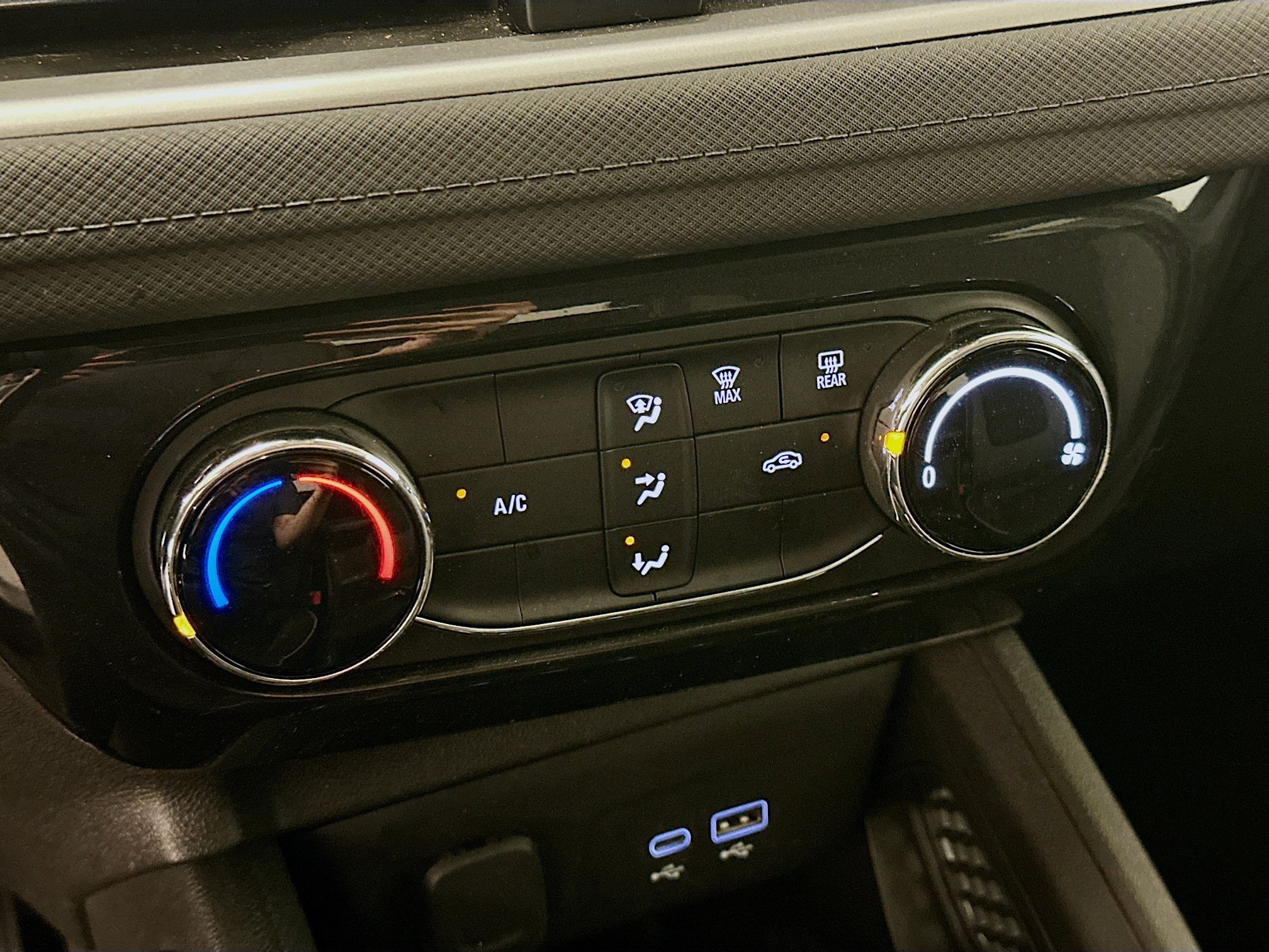 Used 2025 Chevrolet TrailBlazer LT AWD/4WD image 24