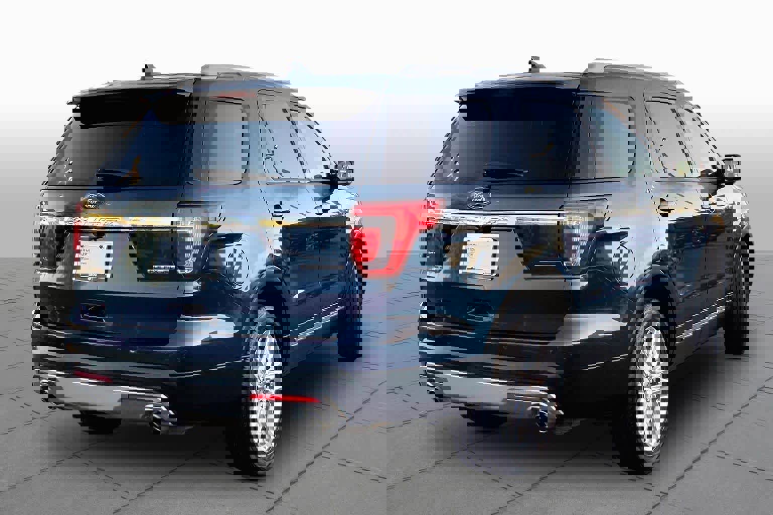 Used 2016 Ford Explorer XLT w/ Equipment Group 202A image 12