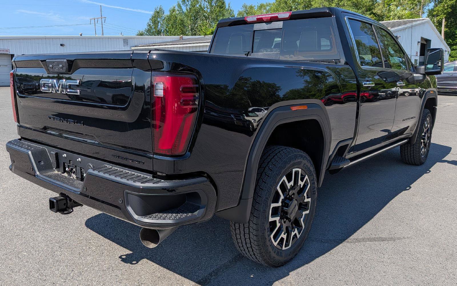 New 2026 GMC Sierra 2500 Denali Ultimate w/ LPO, Black Badging Package AWD/4WD image 7