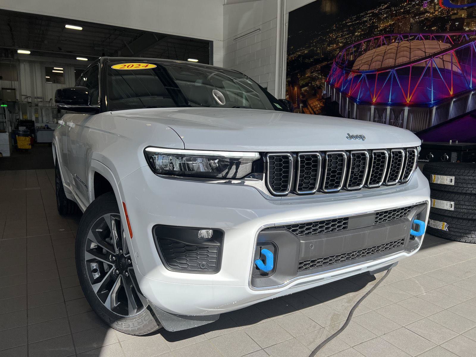 Used 2024 Jeep Grand Cherokee Overland w/ Luxury Tech Group IV AWD/4WD image 49