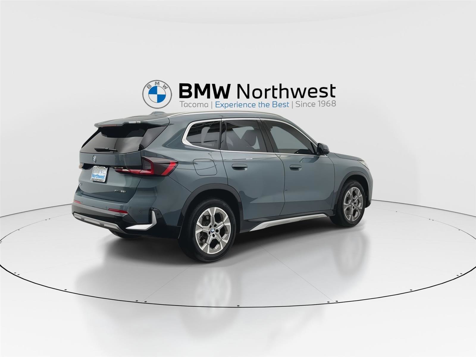 Used 2025 BMW X1 xDrive28i w/ Technology Package AWD/4WD image 3