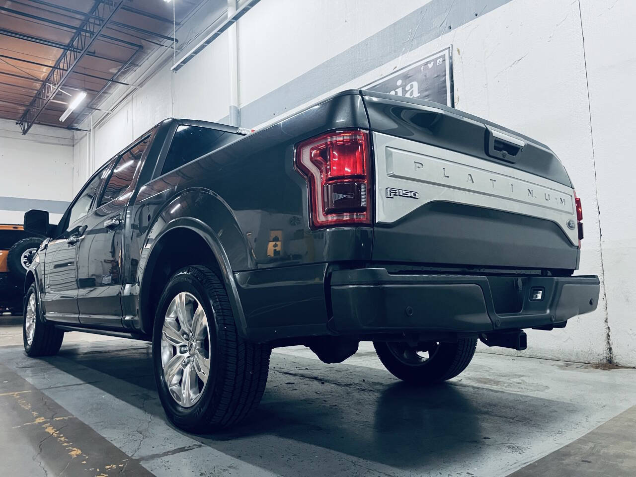 Used 2015 Ford F150 Platinum w/ Equipment Group 701A Luxury RWD image 4