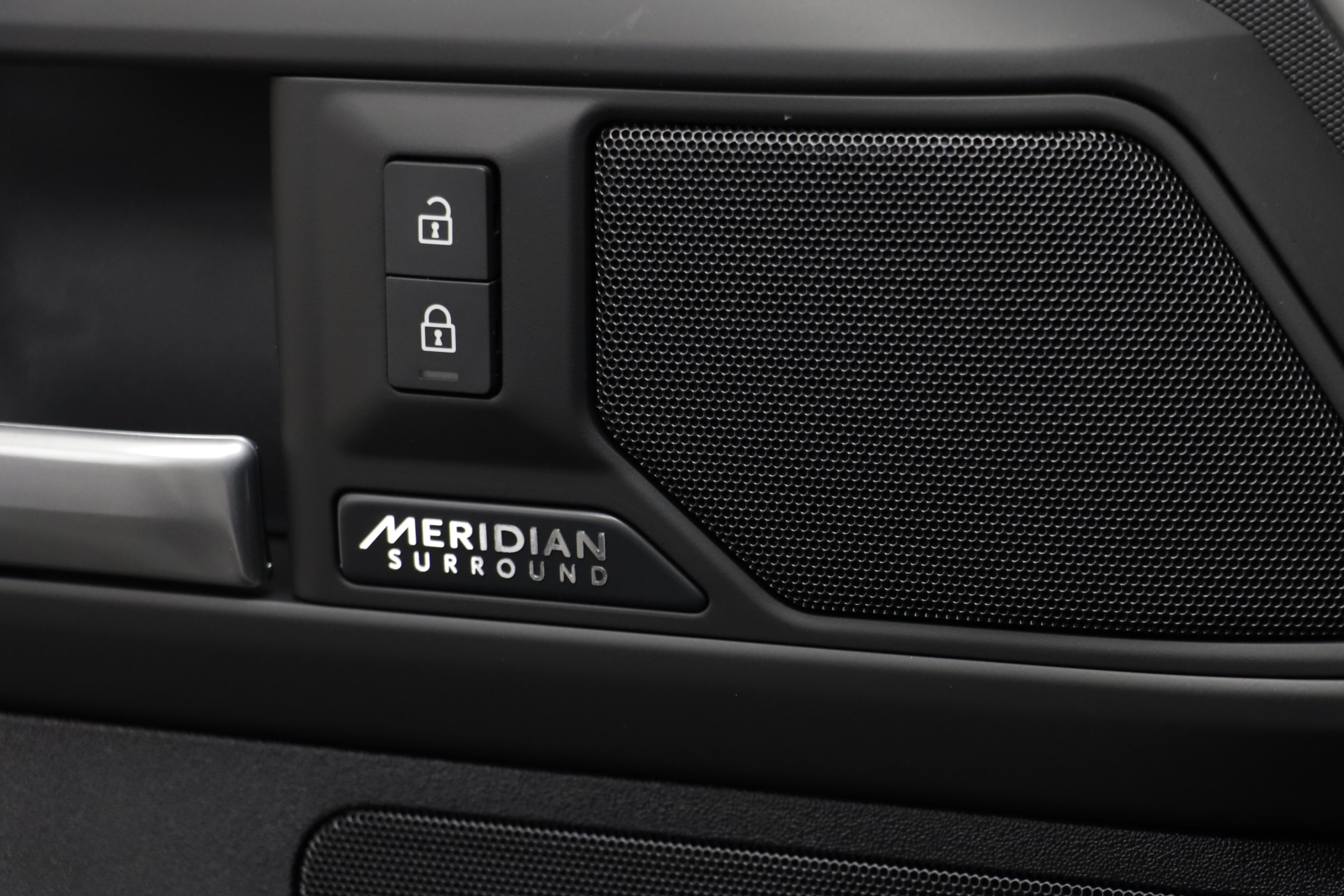New 2026 Land Rover Defender 110 X-Dynamic SE AWD/4WD image 8